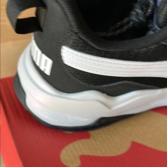 Puma Men\'s Black and White Sneakers size 9.5 main image 5